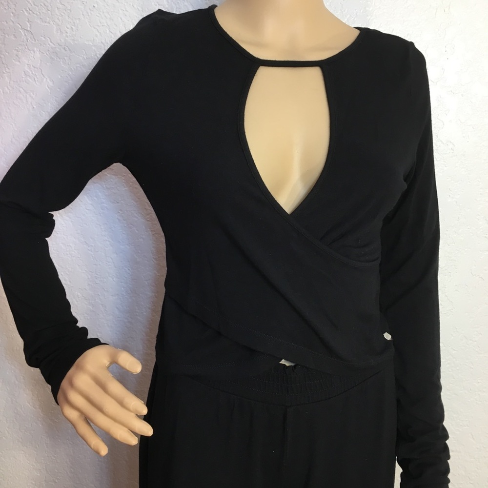 Fabletics Black Keyhole Top & Matching Pants - image 2